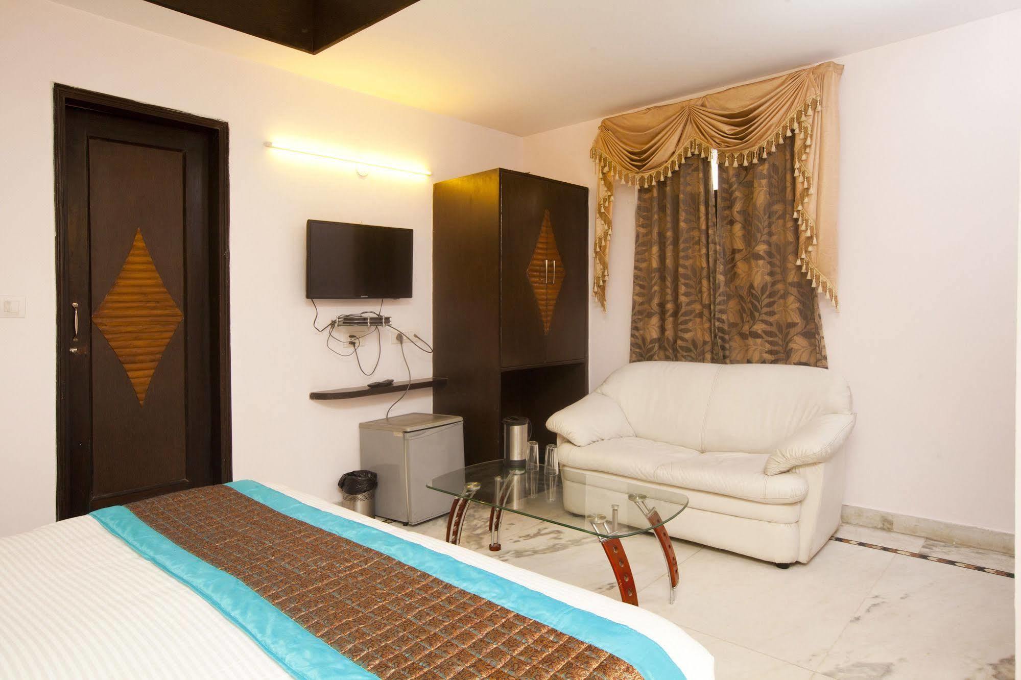 Hotel Ananda Делхи Екстериор снимка