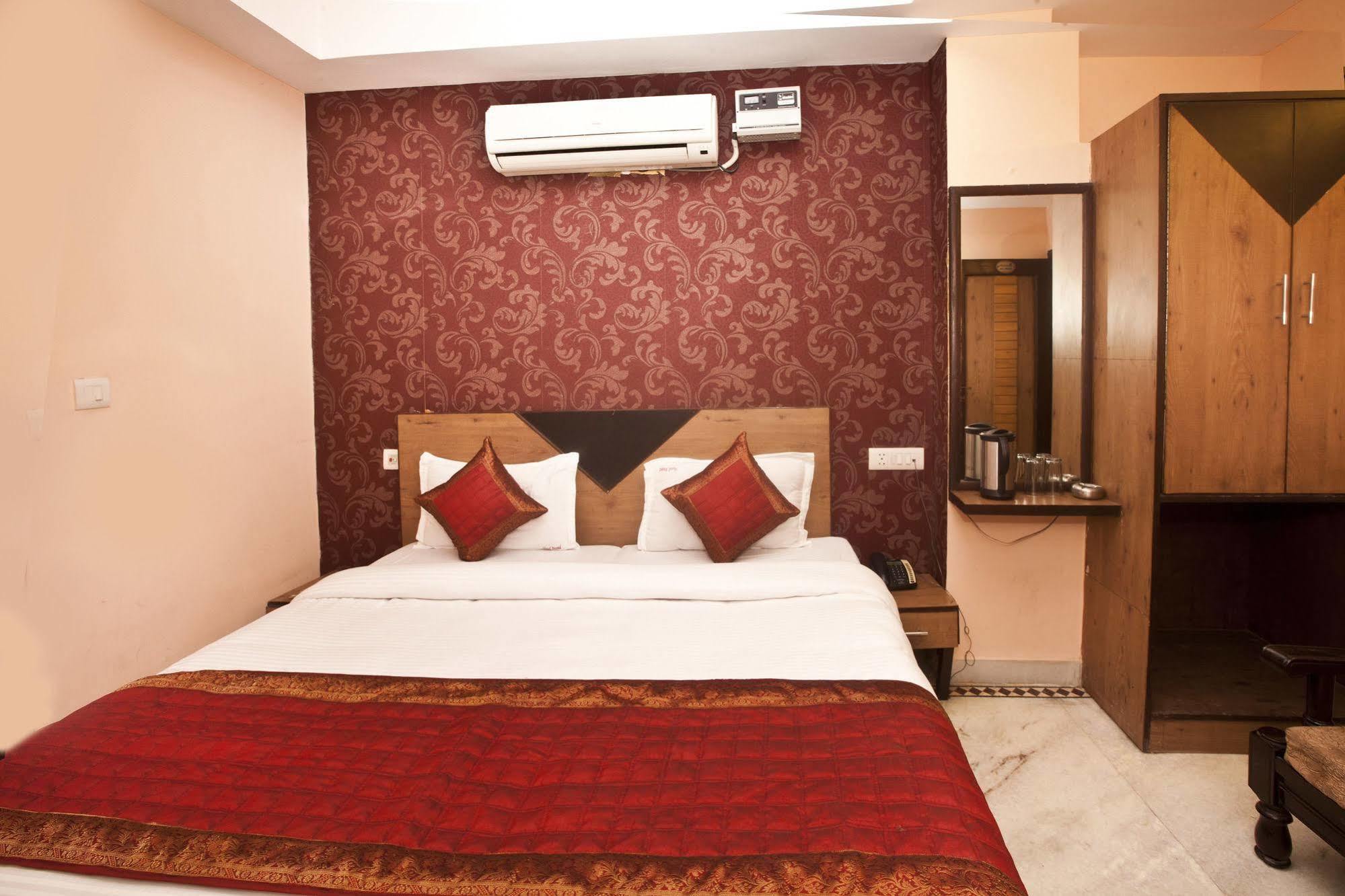 Hotel Ananda Делхи Екстериор снимка